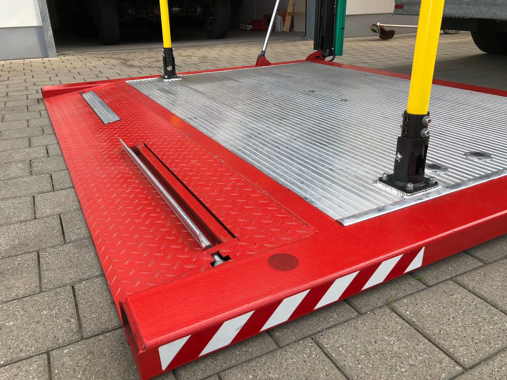 Sykono-sml-container-lift-2000-2